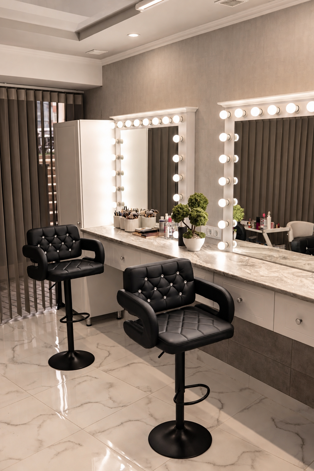 Робоче місце для візажиста MONO BEAUTY CLUB — фото 3