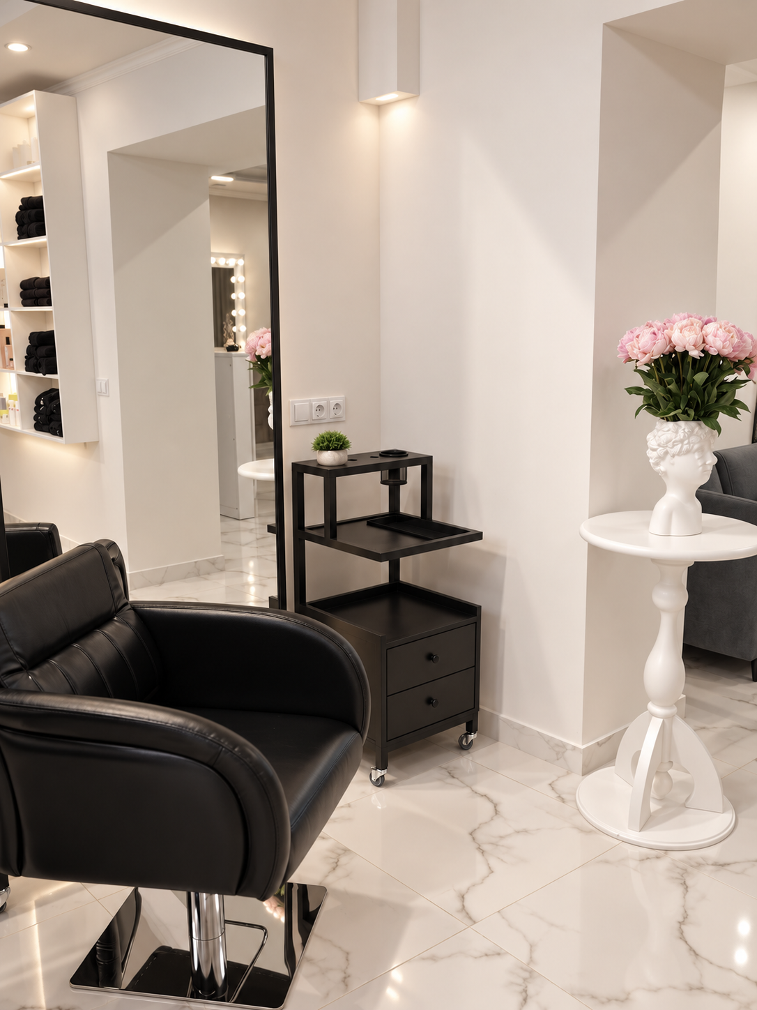 Інтер’єр робочої зони MONO BEAUTY CLUB