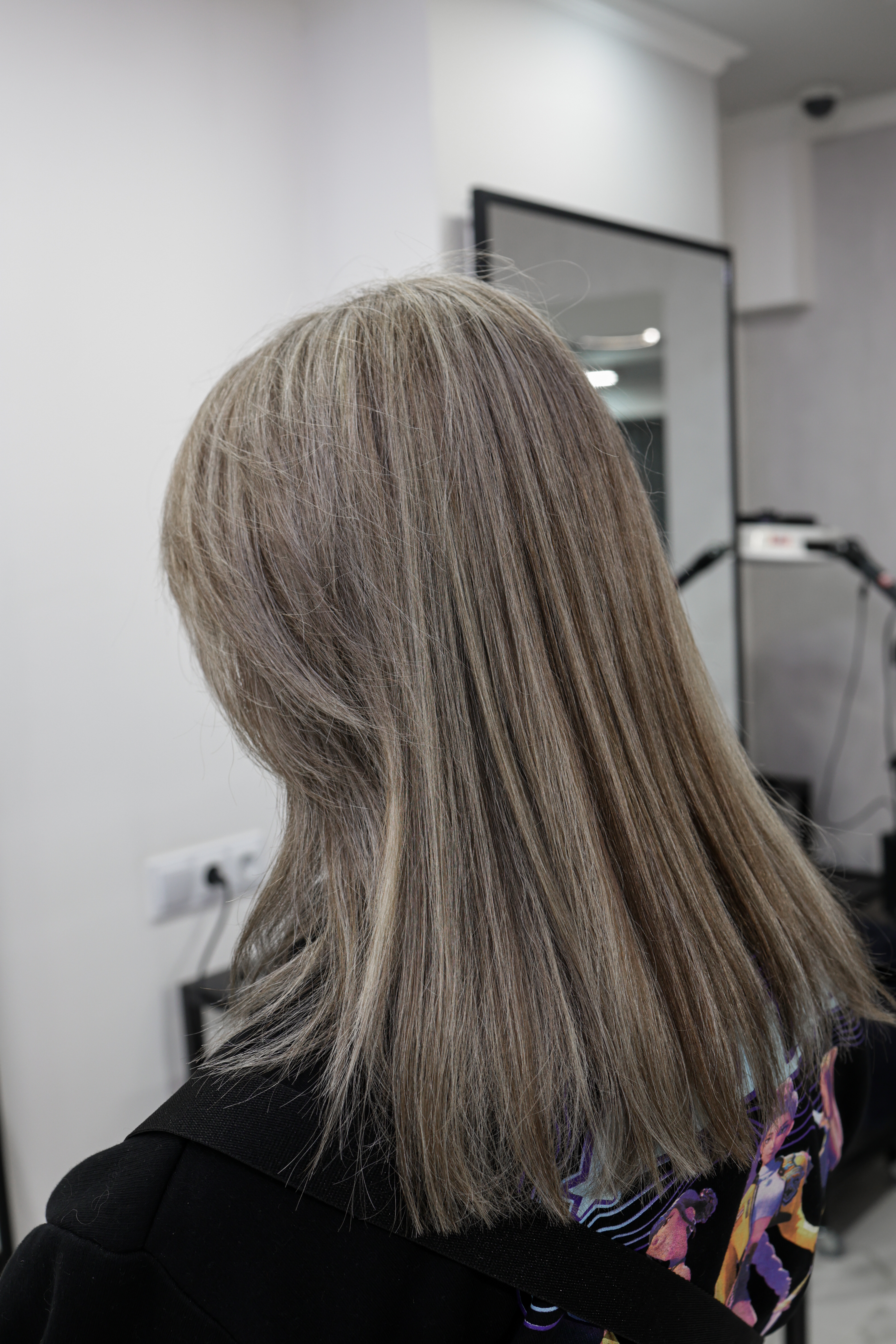 Фарбування волосся — робота MONO BEAUTY CLUB